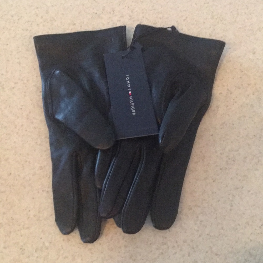 Tommy Hilfiger women’s leather gloves