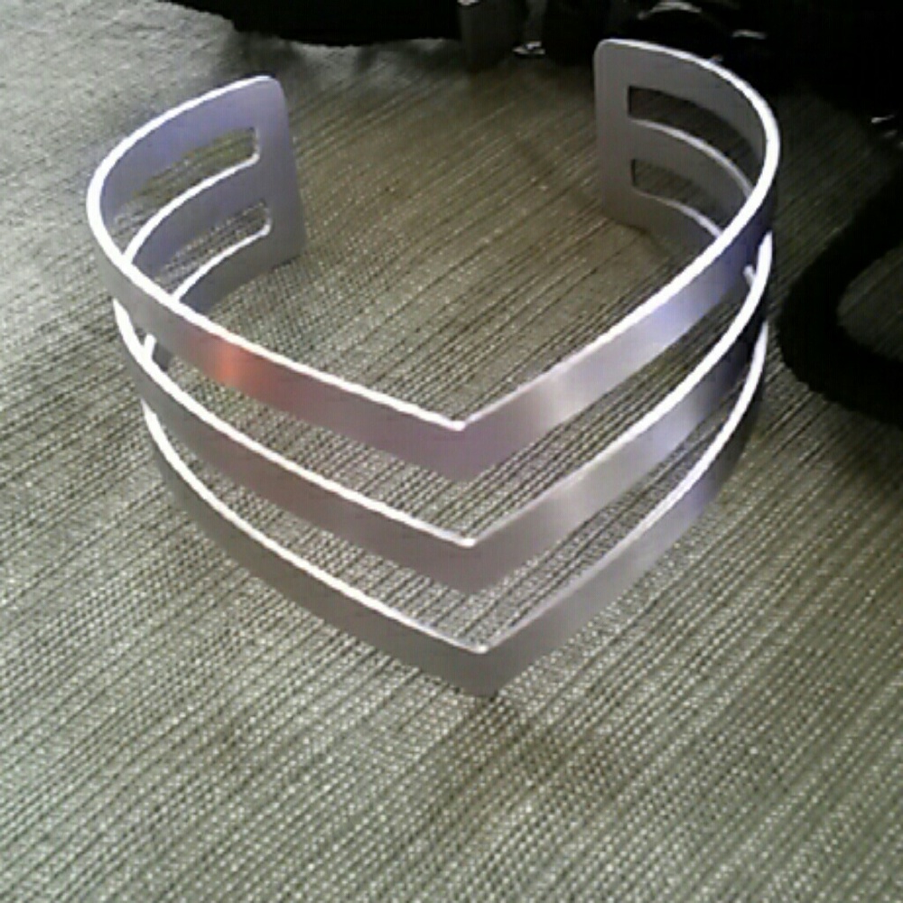 NWOT Chevron cuff bracelet