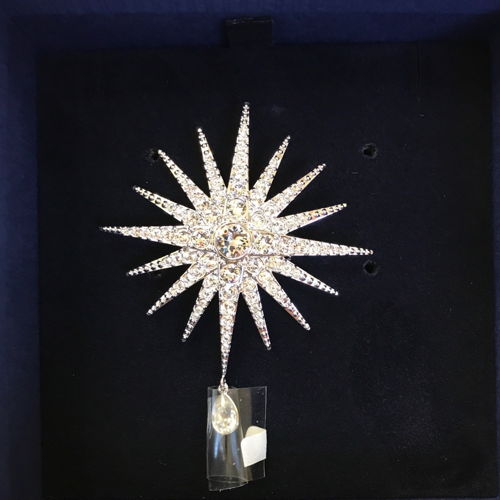 Swarovski crystal pin with dangling crystal drop