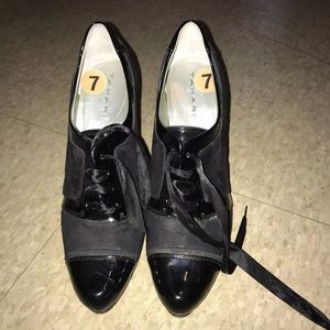 Tahari size 7 heels