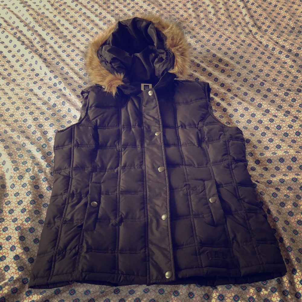 Gap quilted vest with faux fur hood - size medium