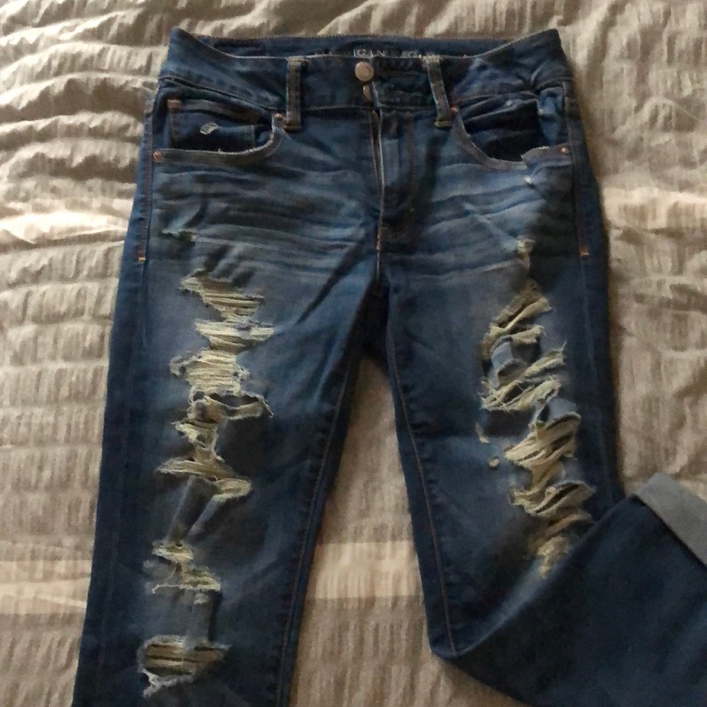 Cropped & ripped jeans