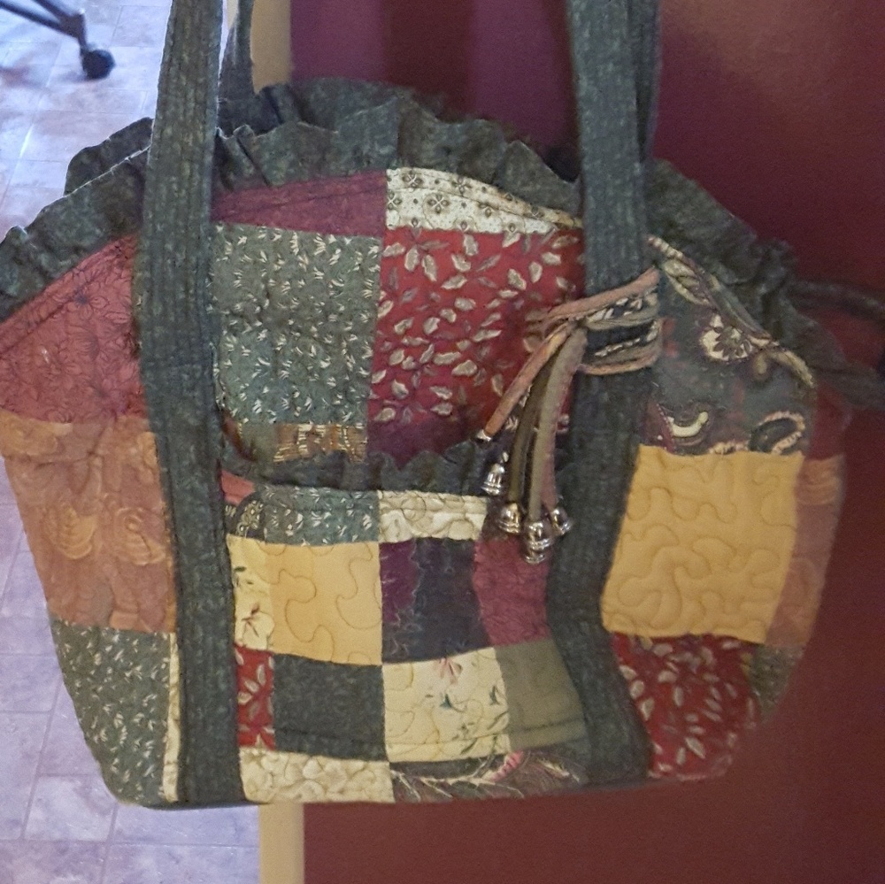 Quilted shoulder bag