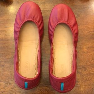 Cardinal red size 8 tieks includes box and flower