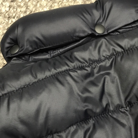 Men's Gap Navy Puffer Vest - Picture 4 of 5