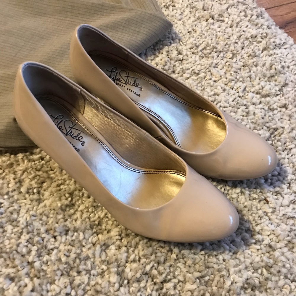 Nude patent pumps
