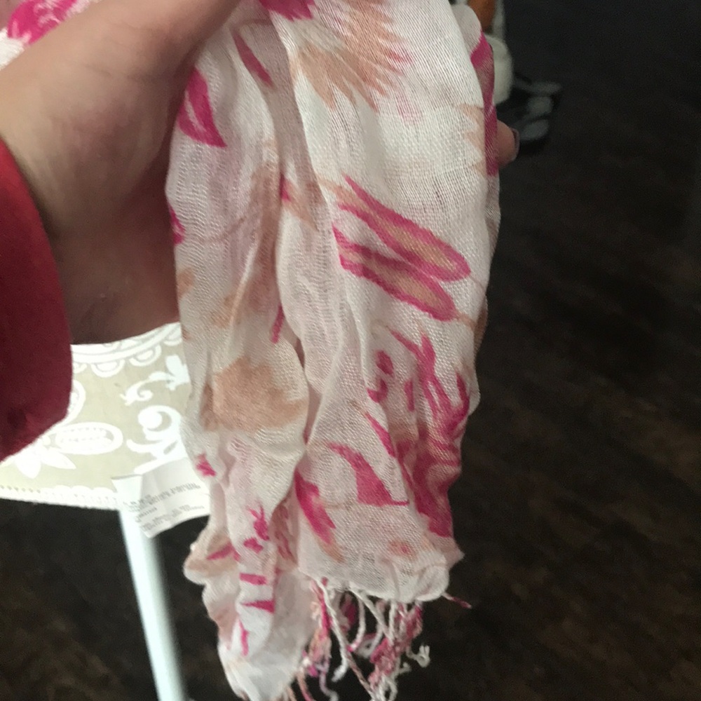 Spring pattern scarf - Picture 3 of 3