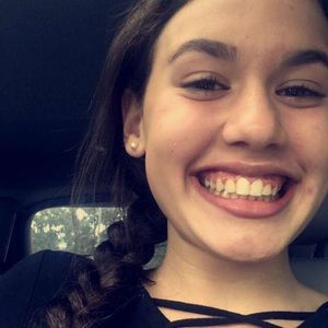 Meet your Posher, Carolina