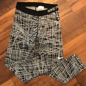 Black and grey Nike leggings