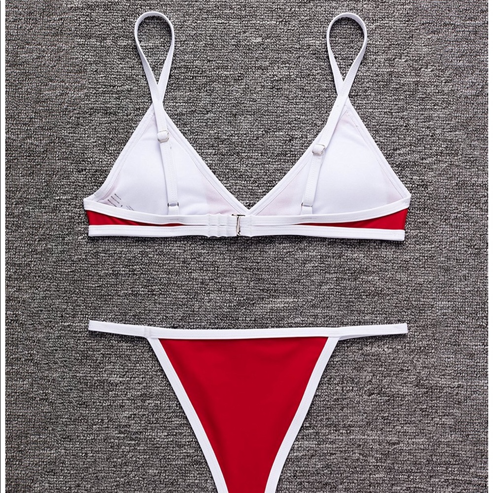 Red string bikini - Picture 2 of 3