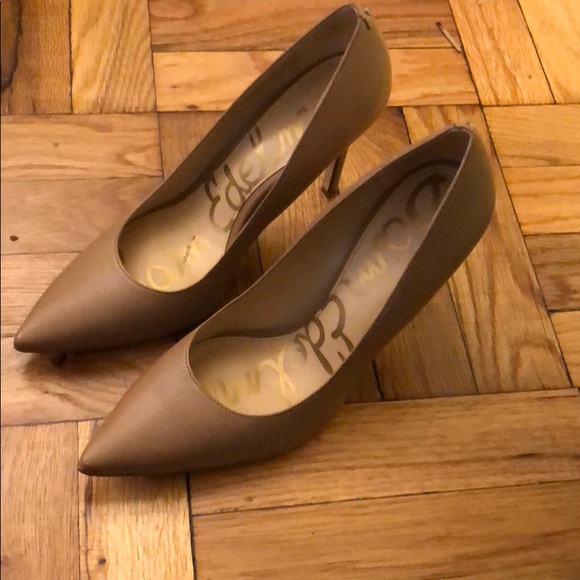 Beautiful nude to Sam Edelman pumps - Picture 3 of 4