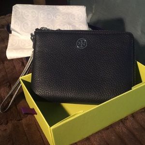 ✨NWT TORY BURCH WRISTLET/CLUTCH✨