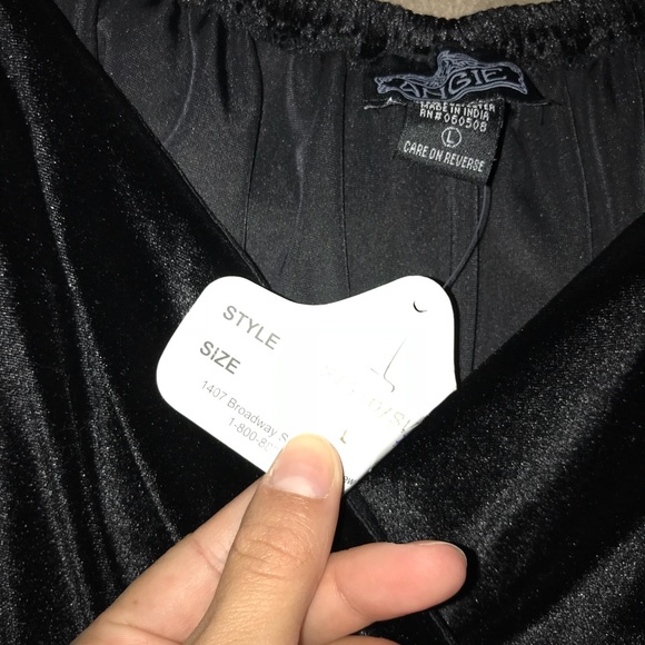 {Angie} Velvet Off the Shoulder Dress, L - Picture 3 of 4