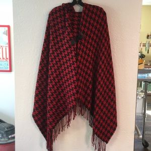 Hooded houndstooth wrap