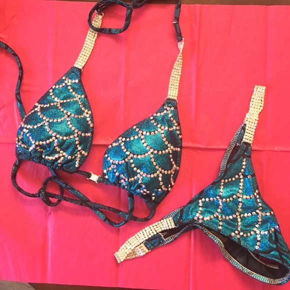 Competition bikini - Picture 2 of 3