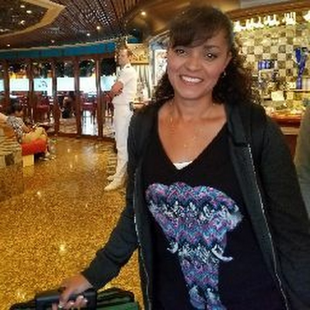 Meet your Posher, Shana