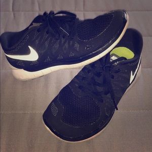 Black & White Nike Free 5.0