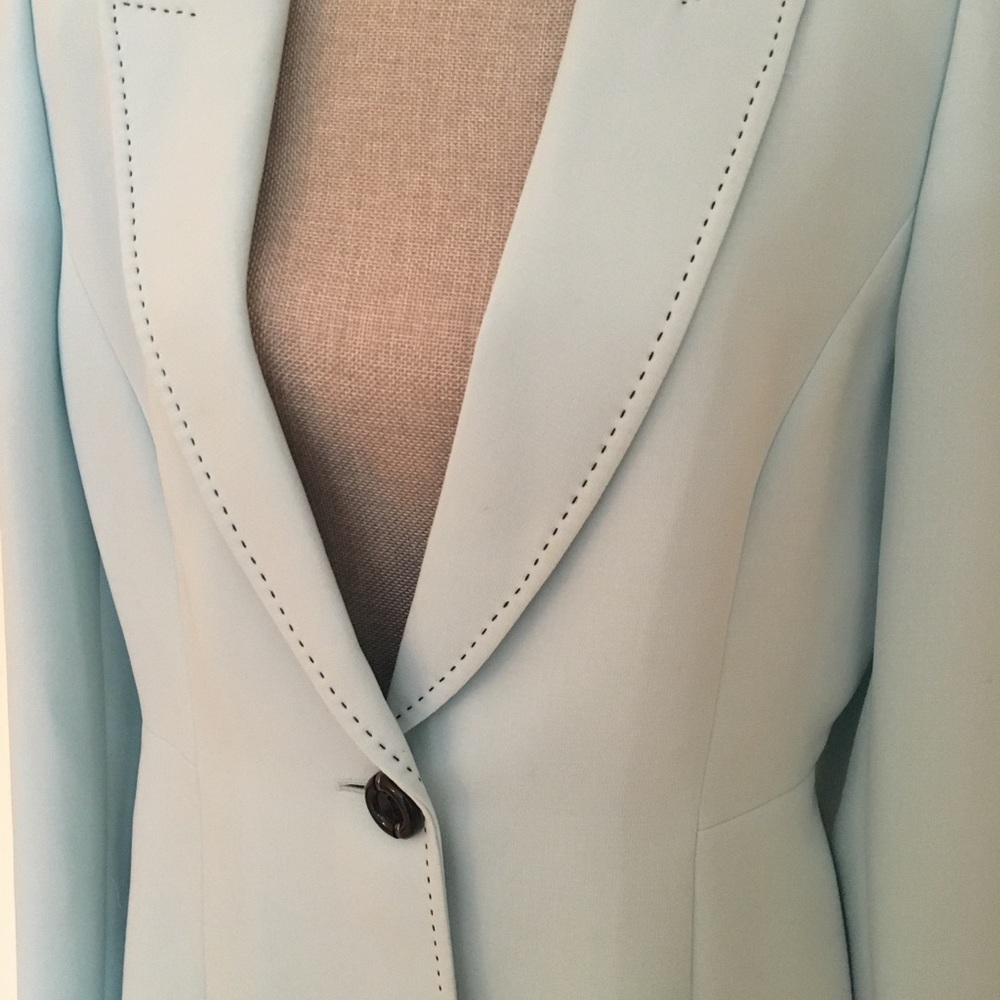 Tahari blazer size 12