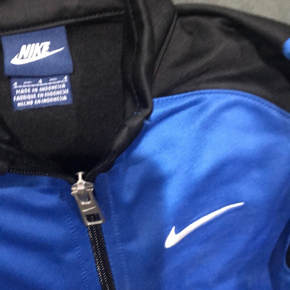 Nike light Jacket - Picture 2 of 2