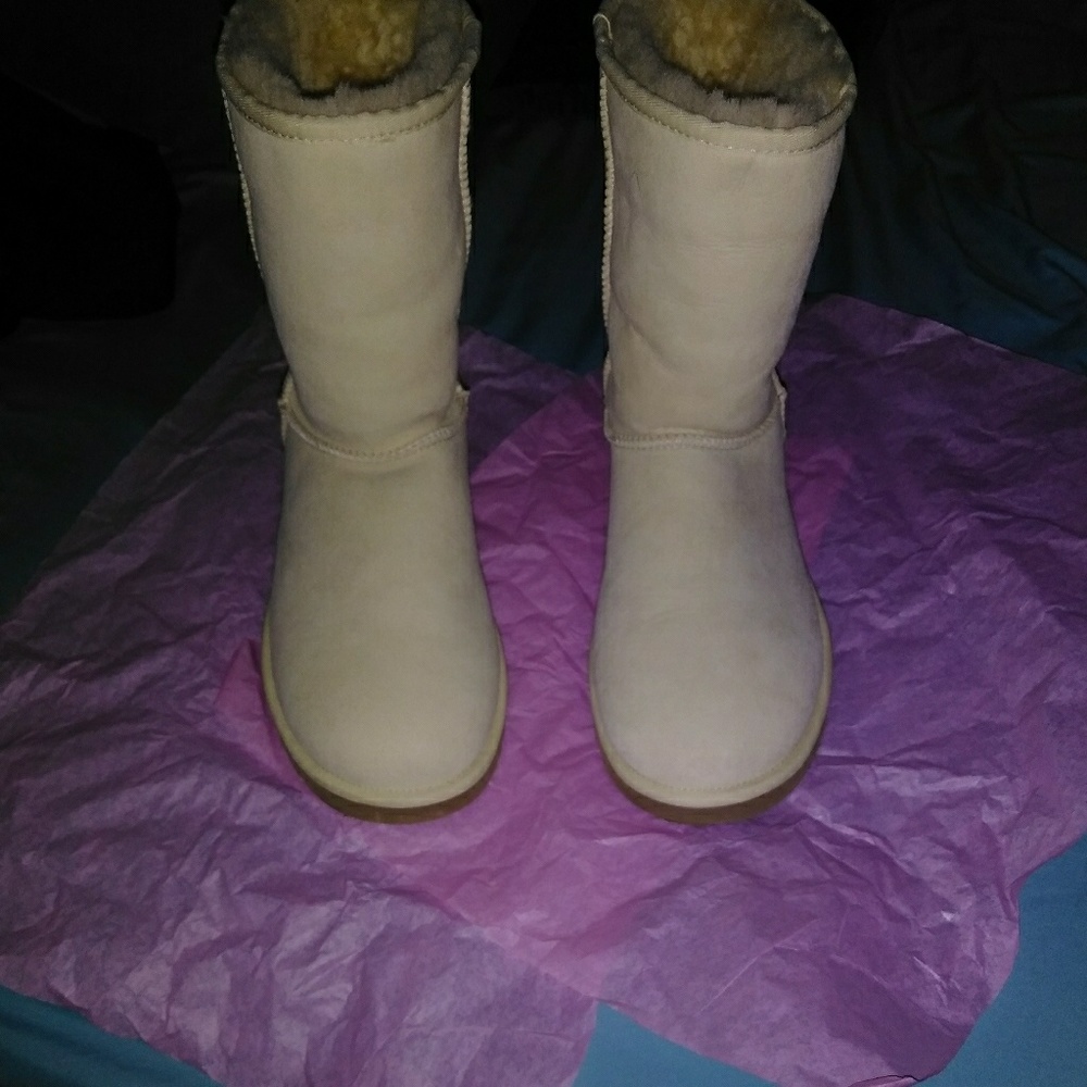 UGG SALE SZ 10 WORN TWICE PERECT CONDITION