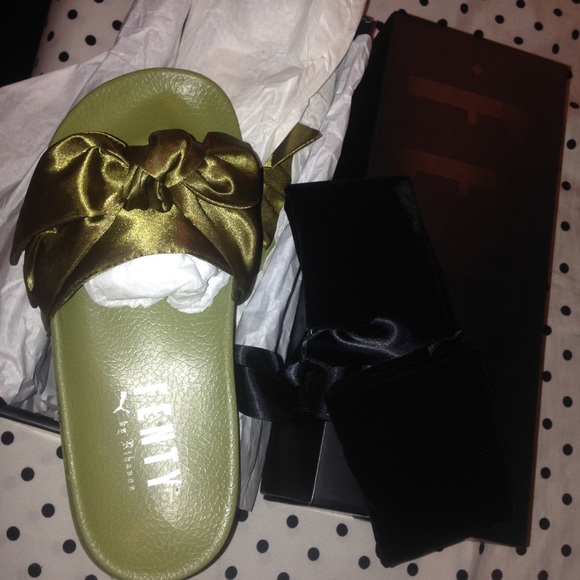 FENTY x PUMA - size US7.5 SOLD ON FB. - Picture 1 of 3