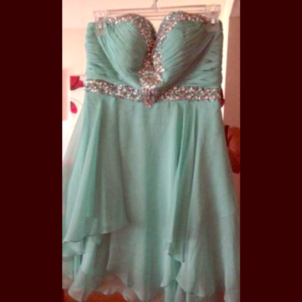 Like brand new prom dress! size 10, worn once.