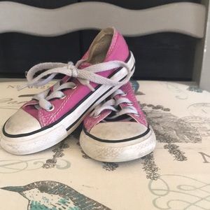 Girls' converse. Excellent used condition.