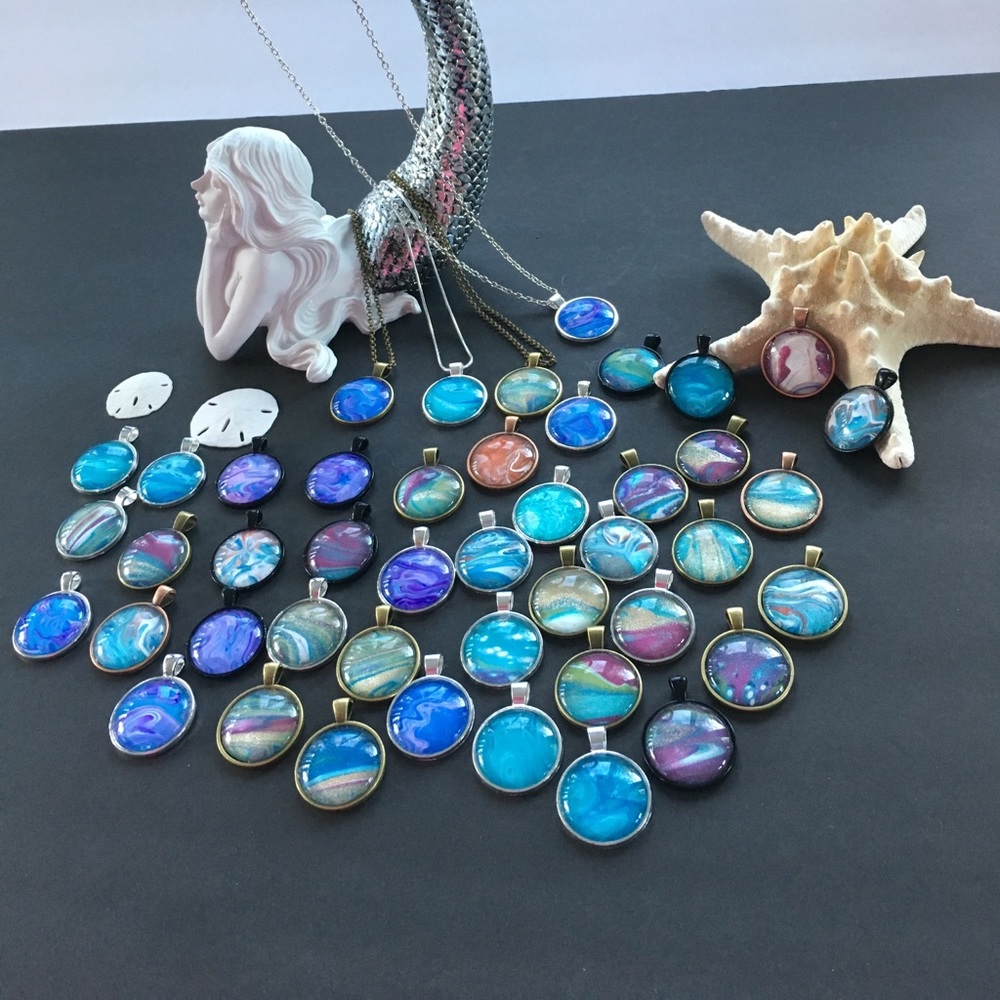Acrylic pour pendants