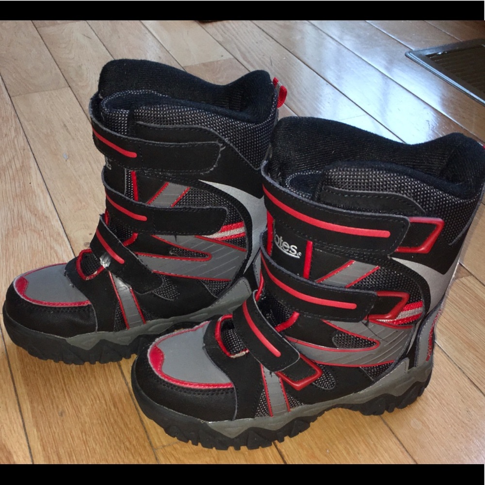 Snow boots youth size 1
