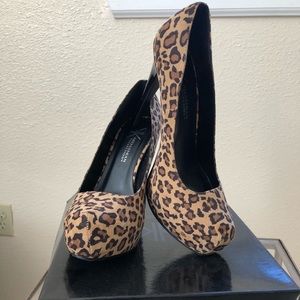 Several pairs of Women’s shoes (size 9)