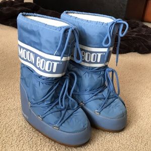 Technical Moon Boots