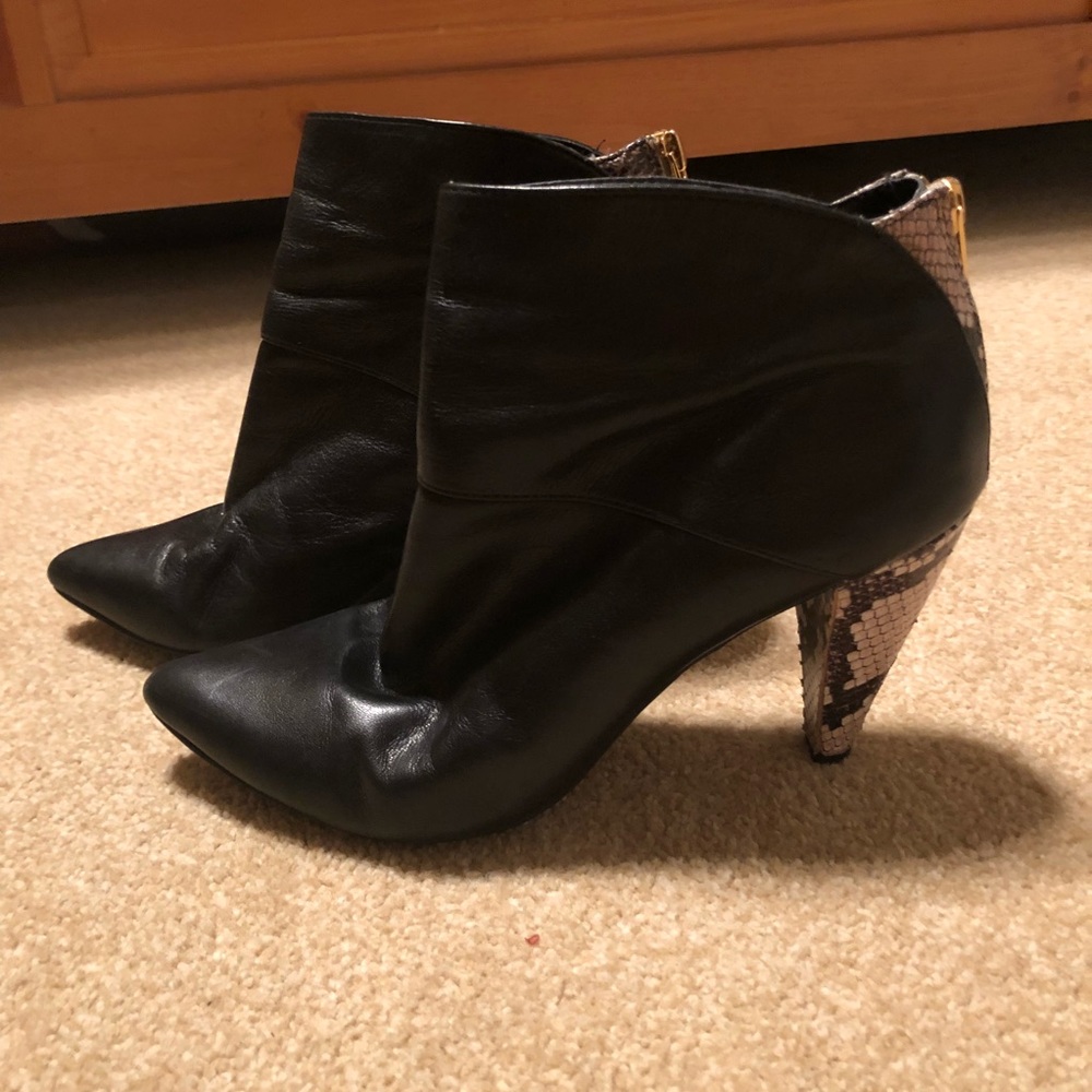 Dolce Vita black leather heeled bootie with zip