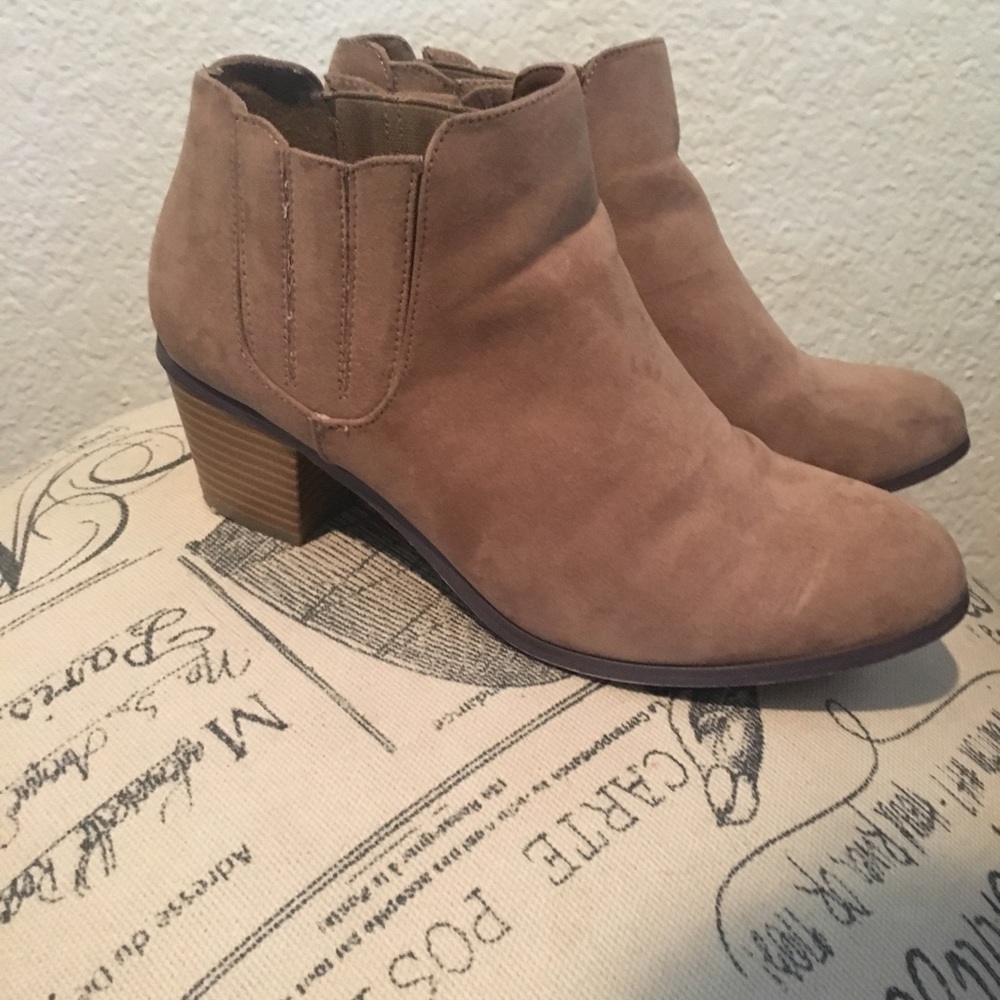 Taupe New York &co booties 8