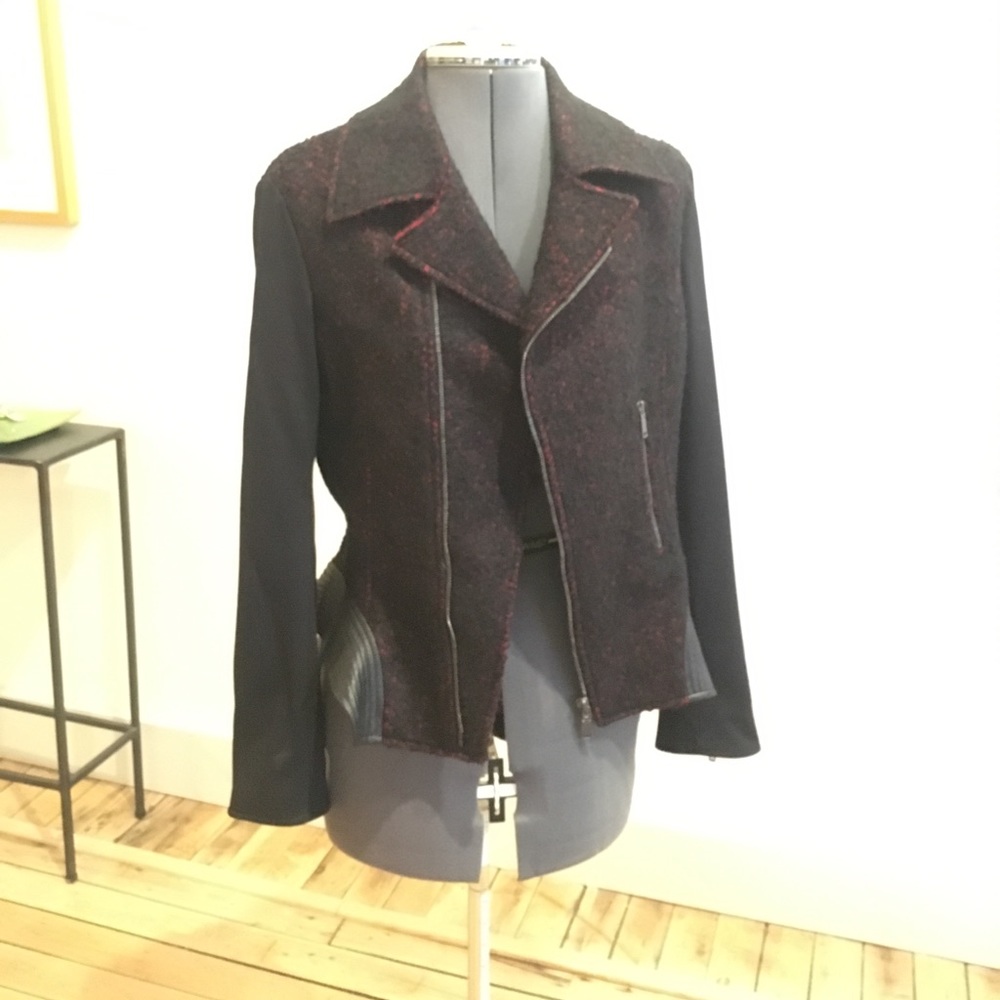 Super cute Tahari blazer / jacket