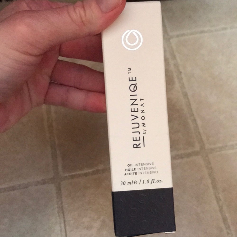 Monat Brand New Rejuveniqe Oil