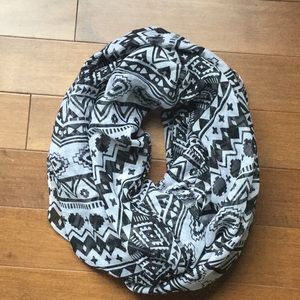 Women's scarf