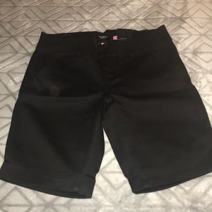 New torrid shorts size 14