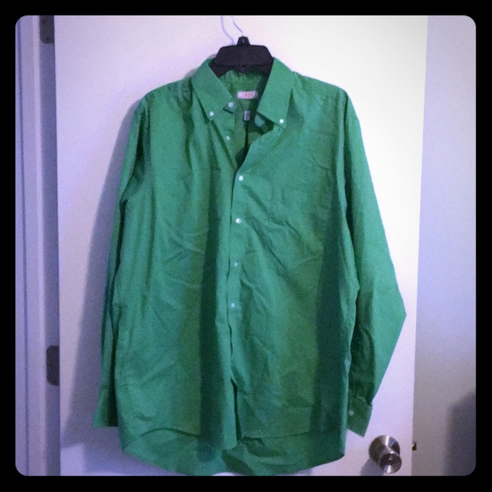 IZOD CLASSIC FIT MEN’S DRESS SHIRT