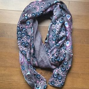 Women's scarf