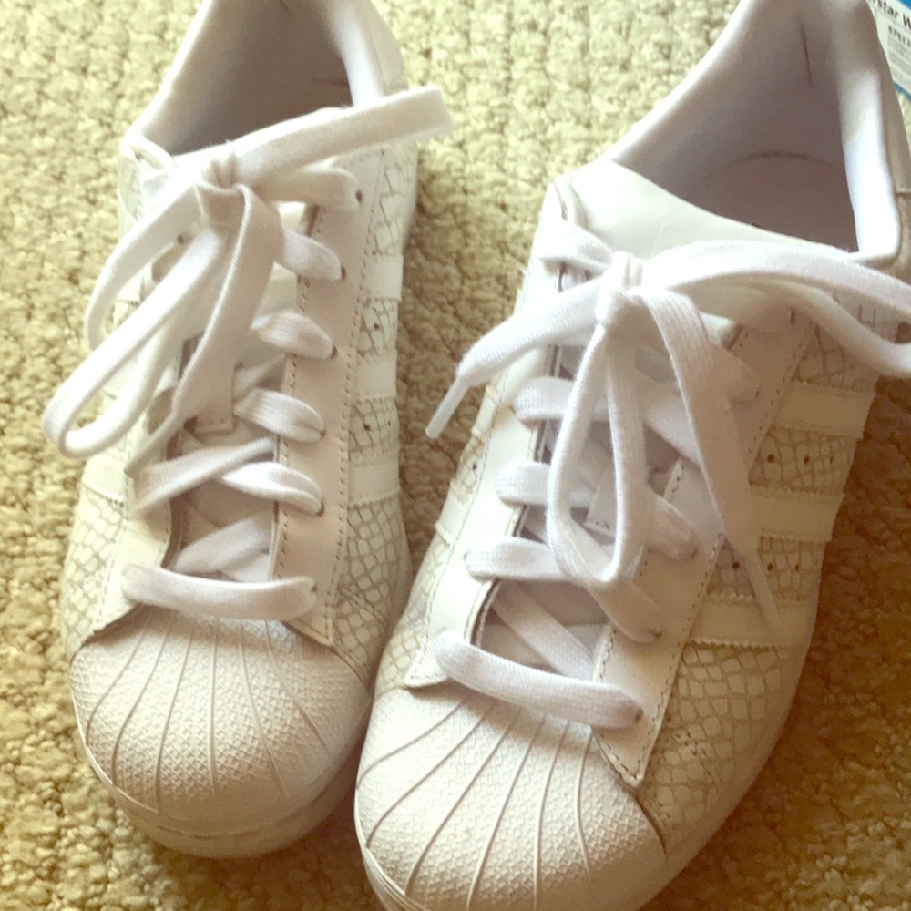 Tennis shoes superstar