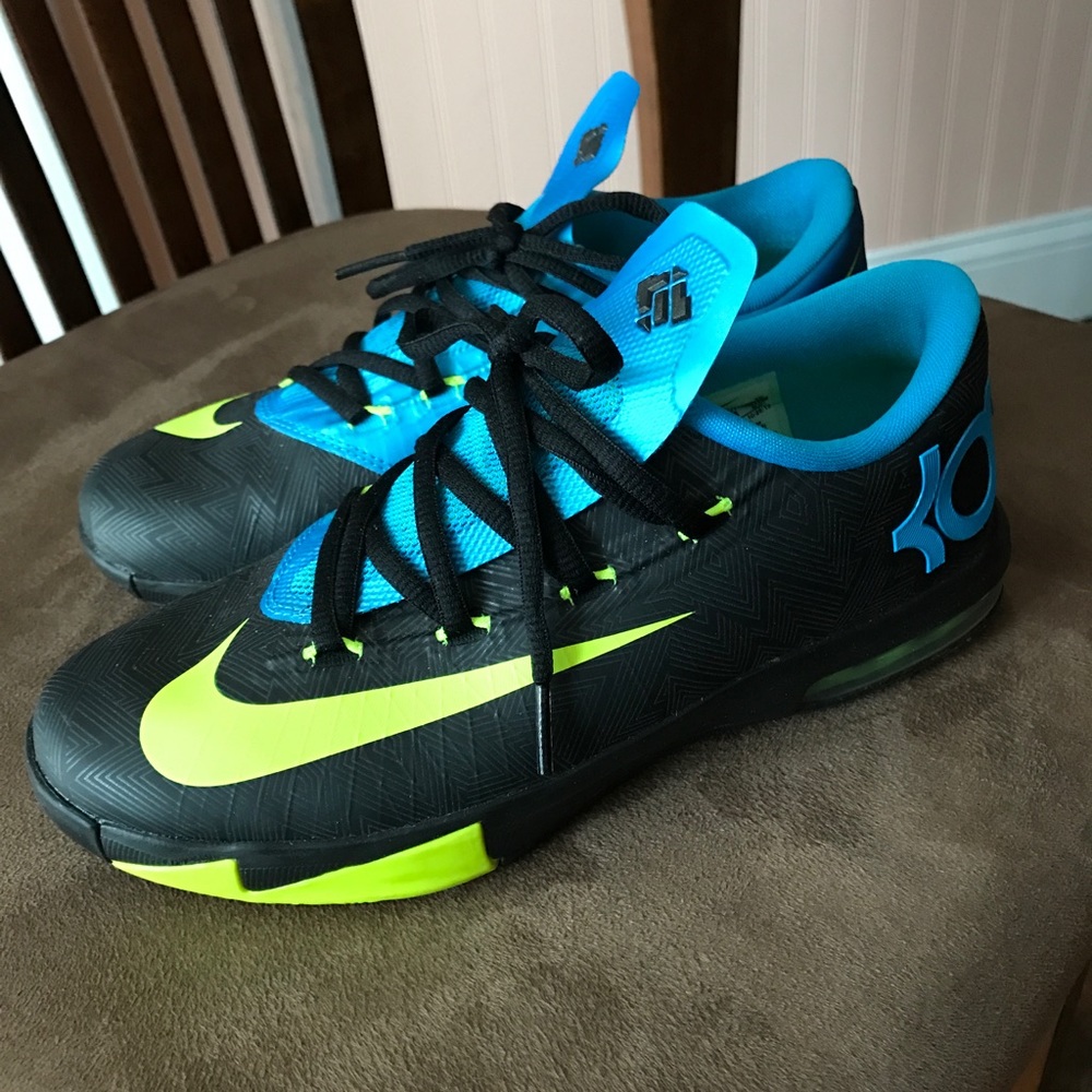 Nike KD's size 4