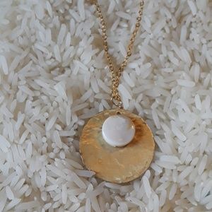 NWT Dainty hammered metal 2" with shell Necklace