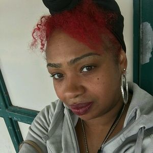 Meet your Posher, Monique