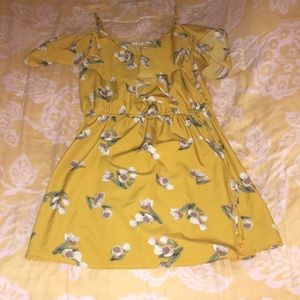 Cinched waist gold dress. So cute! Ruffle V chest