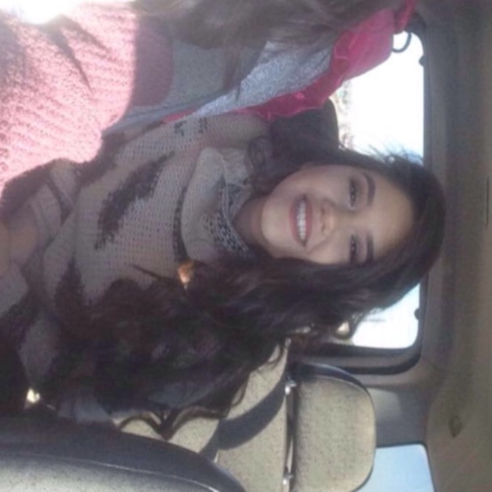 Meet your Posher, Claudia