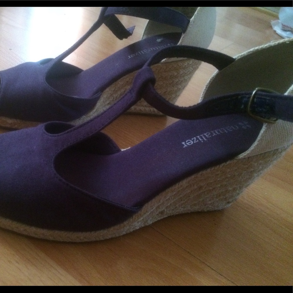 ❌SOLD❌T-Strap peeptoe wedges