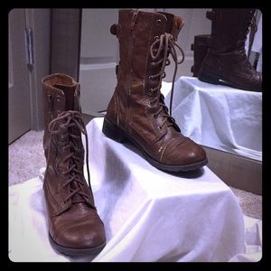 Combat boots