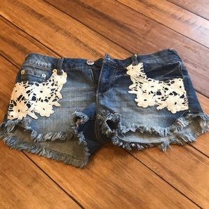 🎈5 for $20 - Mossimo shirt with lace accent