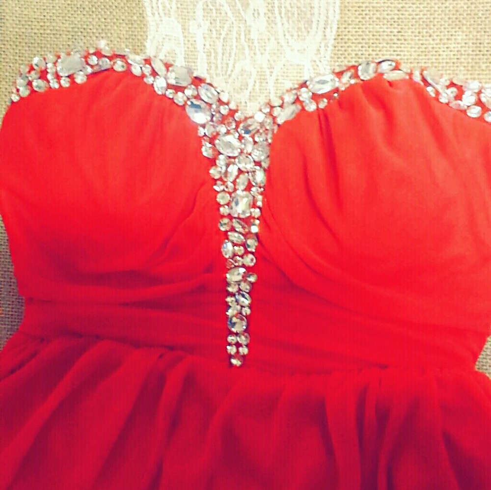 Red Speechless Strapless Short Dress