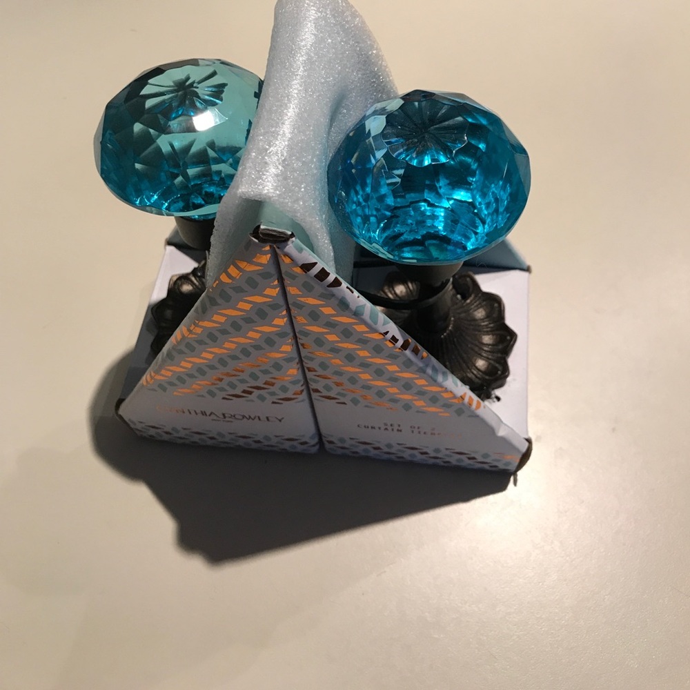 Cynthia Rowley decor